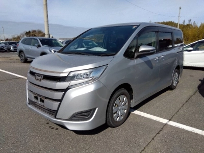 TOYOTA NOAH — фото