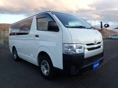 TOYOTA HIACE VAN — фото