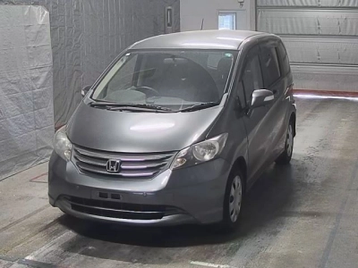 HONDA FREED — фото