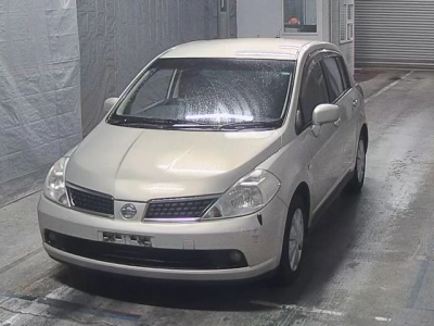 NISSAN TIIDA — фото
