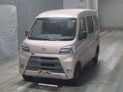 TOYOTA PIXIS VAN — фото