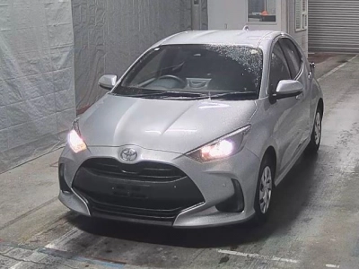 TOYOTA YARIS — фото