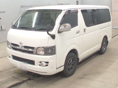 TOYOTA HIACE VAN — фото