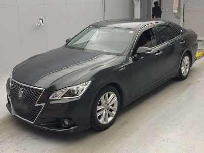 TOYOTA CROWN HYBRID — фото