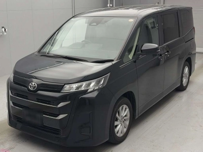 TOYOTA NOAH — фото