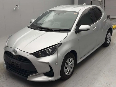 TOYOTA YARIS — фото