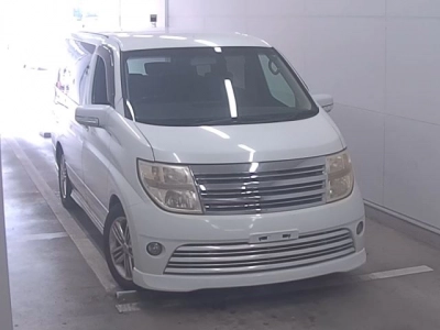 NISSAN ELGRAND — фото