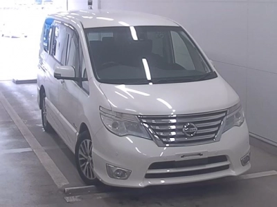 NISSAN SERENA — фото