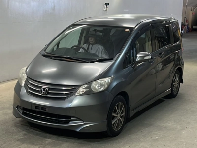 HONDA FREED — фото