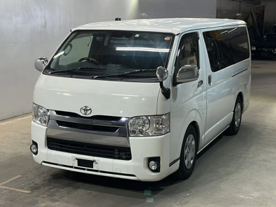 TOYOTA REGIUS VAN — фото