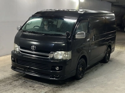 TOYOTA HIACE WAGON — фото