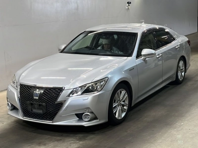 TOYOTA CROWN HYBRID — фото