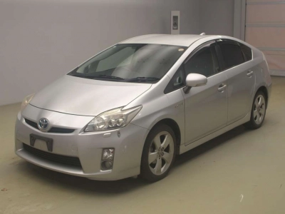 TOYOTA PRIUS — фото