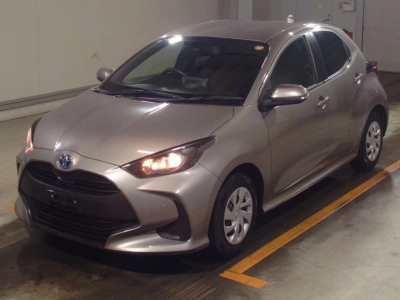 TOYOTA YARIS — фото