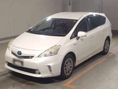 TOYOTA PRIUS ALPHA — фото