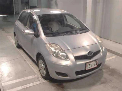 TOYOTA VITZ — фото