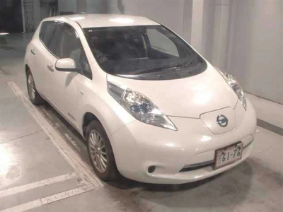 NISSAN LEAF — фото