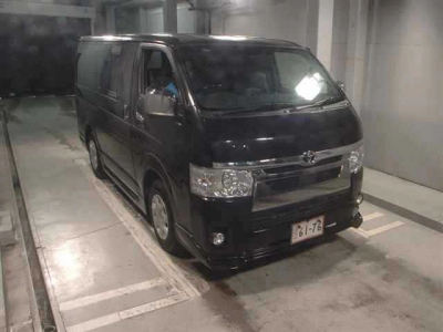 TOYOTA HIACE VAN — фото