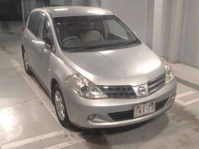 NISSAN TIIDA — фото