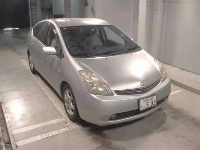 TOYOTA PRIUS — фото