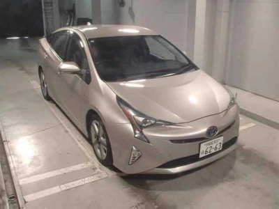 TOYOTA PRIUS — фото
