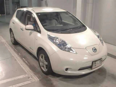 NISSAN LEAF — фото