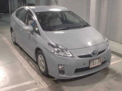 TOYOTA PRIUS — фото