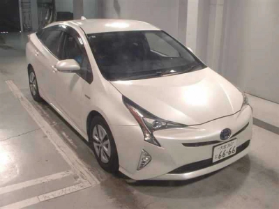 TOYOTA PRIUS — фото