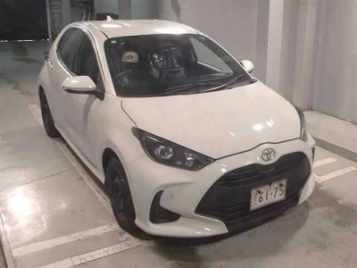 TOYOTA YARIS — фото