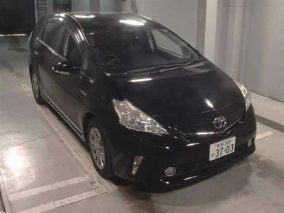 TOYOTA PRIUS ALPHA — фото