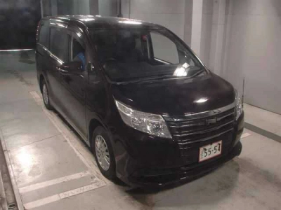 TOYOTA NOAH — фото