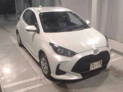 TOYOTA YARIS — фото