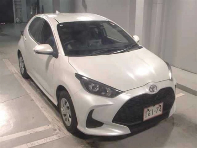 TOYOTA YARIS — фото