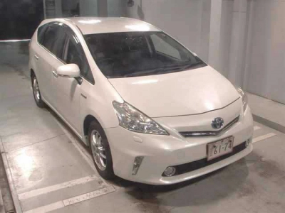 TOYOTA PRIUS ALPHA — фото