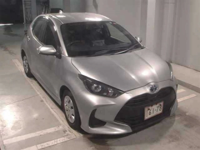 TOYOTA YARIS — фото