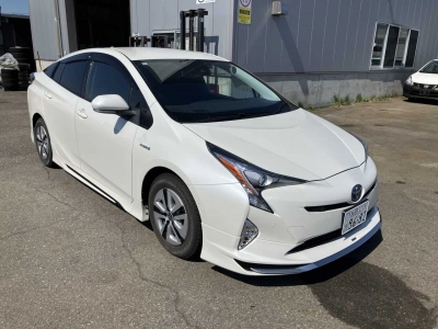 TOYOTA PRIUS — фото