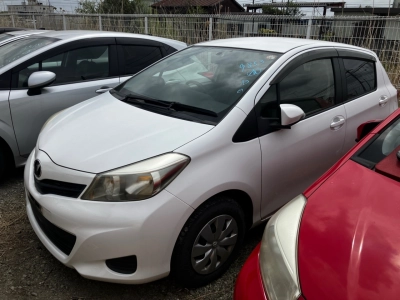TOYOTA VITZ — фото
