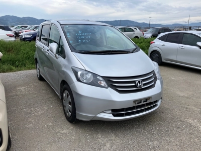 HONDA FREED — фото
