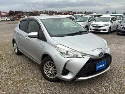TOYOTA VITZ — фото
