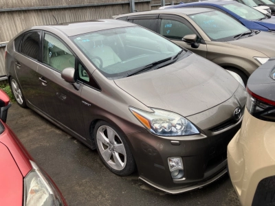 TOYOTA PRIUS — фото