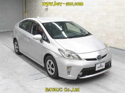TOYOTA PRIUS — фото