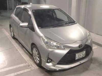 TOYOTA VITZ — фото