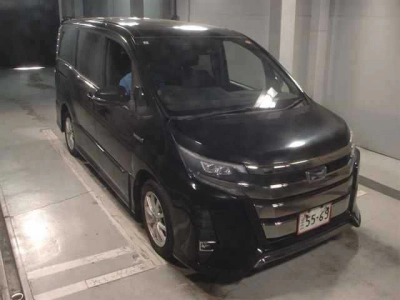 TOYOTA NOAH — фото
