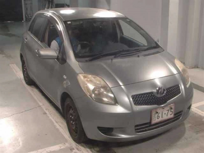 TOYOTA VITZ — фото