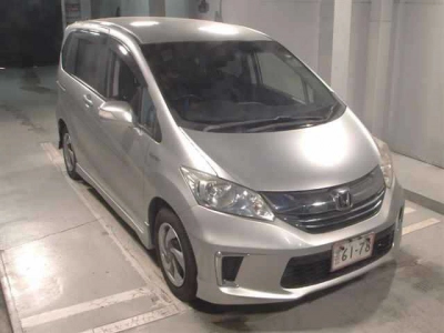 HONDA FREED HYBRID — фото