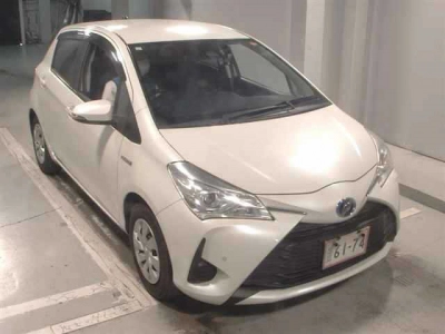 TOYOTA VITZ — фото