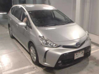 TOYOTA PRIUS ALPHA — фото