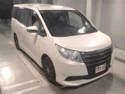 TOYOTA NOAH — фото