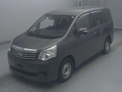 TOYOTA NOAH — фото