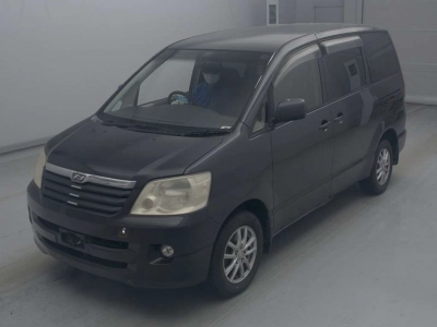 TOYOTA NOAH — фото